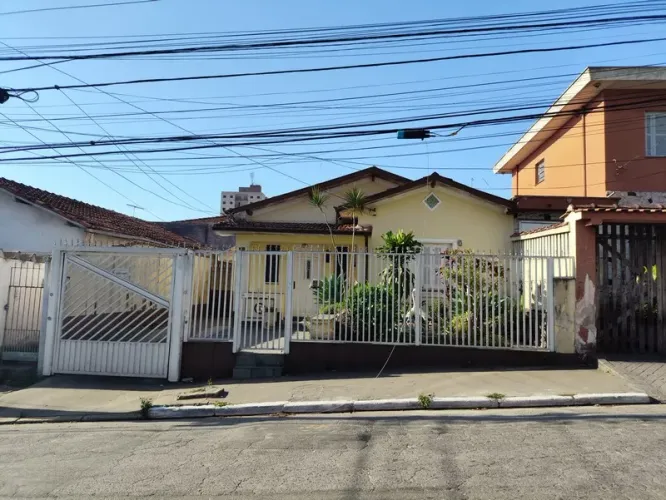 Locação comercial ou residencial na Av. Sabará. Imóvel versátil com 190m² de área construí
