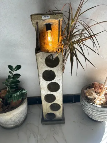 Luminária decoração rústica de concreto de 1 metro altura x 20cm largura.