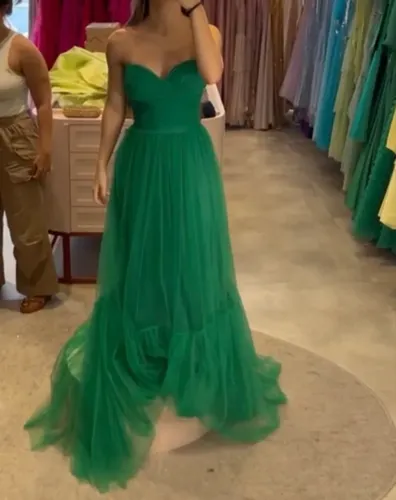 vestido de festa verde de tule