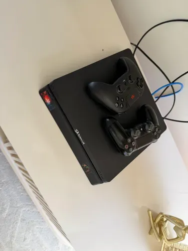 Ps4 1 tb com dois jogos