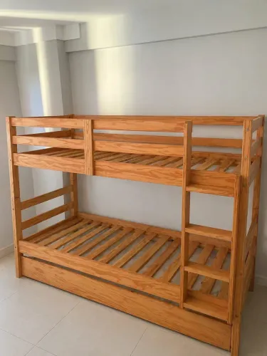 Beliche com cama auxiliar.