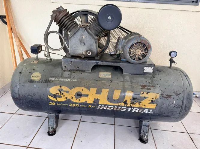 Compressor de Ar Schultz 250 L 220V