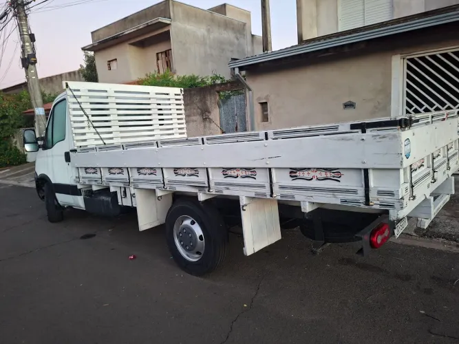Carroceria de madeira do Iveco daily 35s14 4,20M X 2,10M 