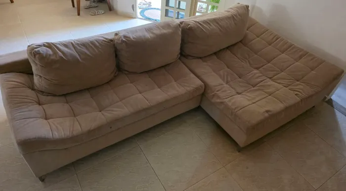 Sofá com chaise