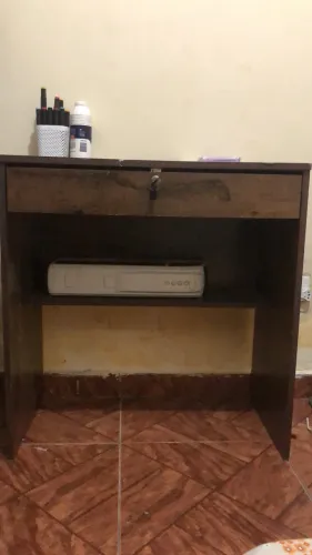 Vendo escrivaninha ou troco por algo de bebê recém-nascido 