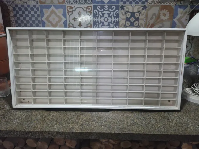 Expositor com 100 nichos (cada)