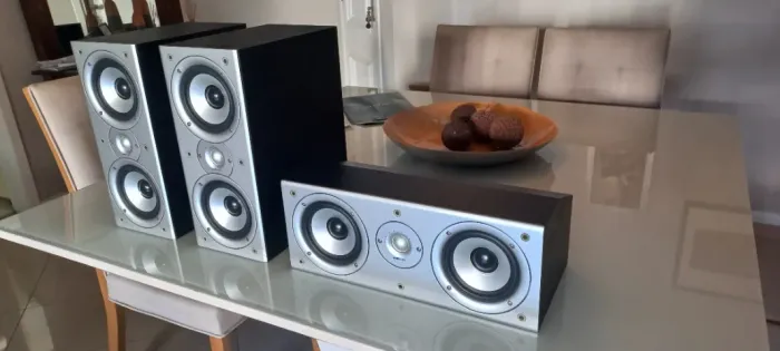 vendo trio de caixas polk áudio modelo monitor 40 e Cs1