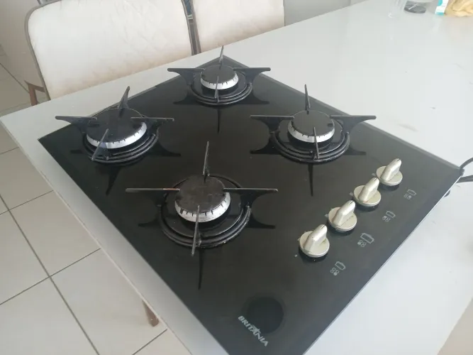 Vendo um forno de embutir a gás de 78 litros marca Consul modelo COA84BRRNA20 gril e timer