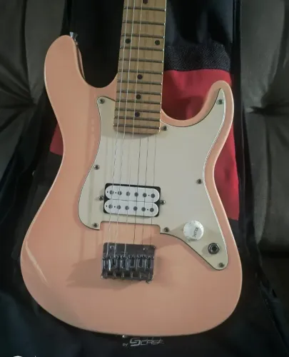 Guitarra elétrica infantil modelo PHX Strato Jr (IST-H) em ótimo estado