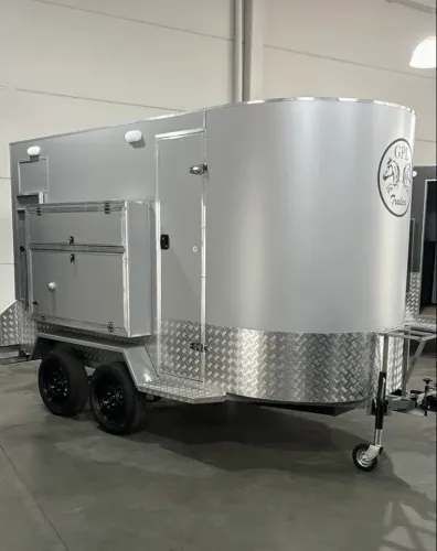 Trailer GLP Modelo 06 - Completo com Ar, Frigobar, Microondas e Banheiro