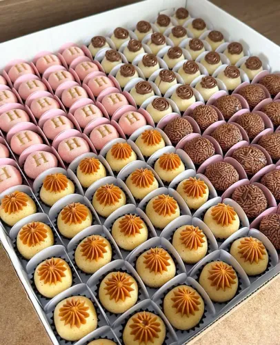 Cento de doces gourmet e tradicional 