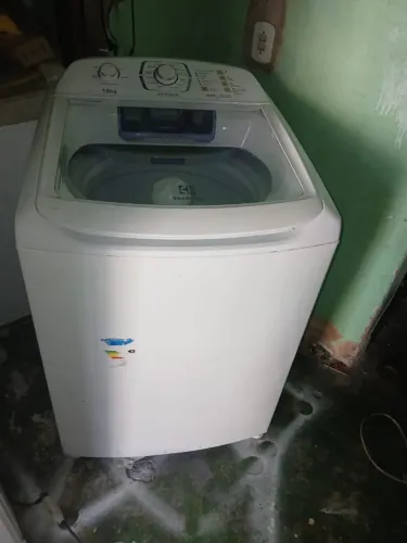 Maquina Electrolux de 16kg funcionando
