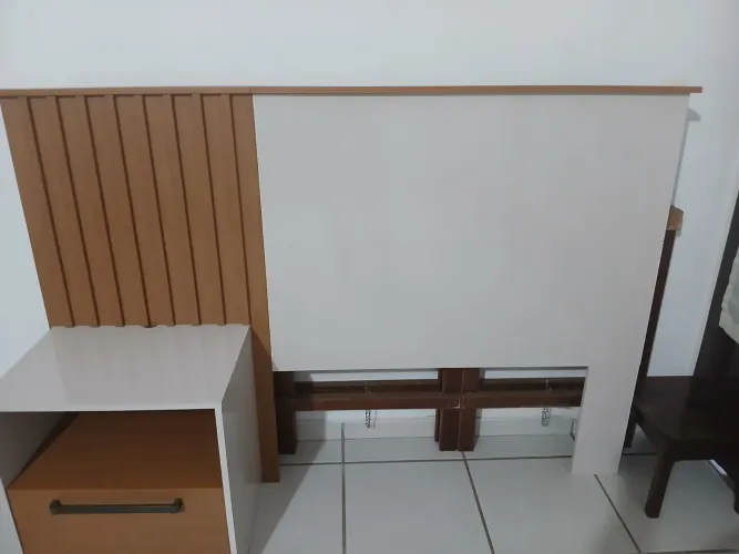 Vendo cabeceira com criado mudo 10 meses de uso vslor 350 a negociar