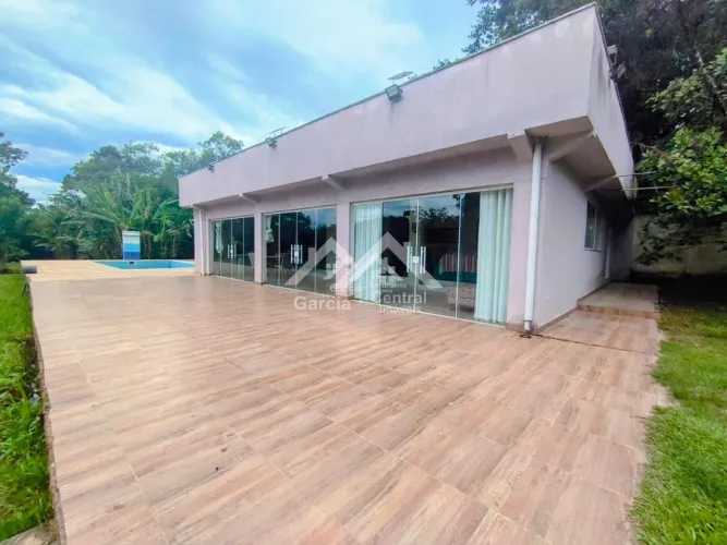Chácara com 3 Casas, 3 Lagos e Piscina em Peruíbe REF: 9805