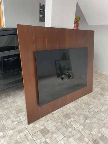 Painel para TV preto e marrom