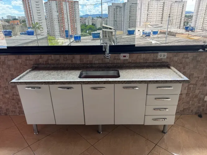 Gabinete de Cozinha com Pia de Granito e Cuba Inox + Divisória de Talheres.