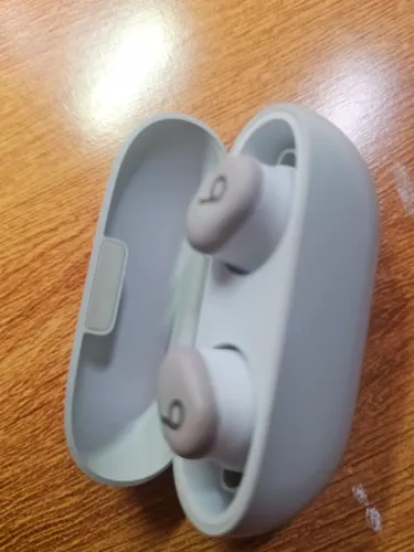 Beats Solo Buds na cor cinza (Storm Gray