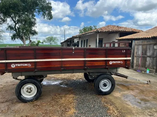Vende-se Carreta Agrícola de 6 Toneladas