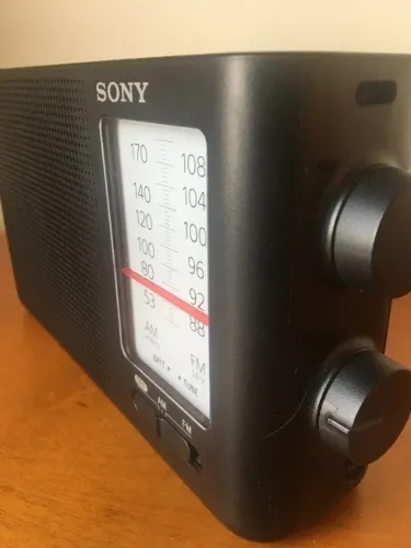 RÁDIO SONY ICF 19
