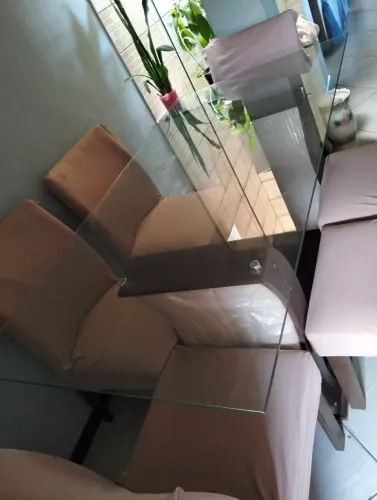 Mesa com seis cadeiras