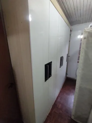 Roupeiro Grande e Espaçoso, em MDF.