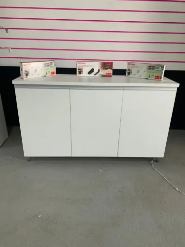 Balcão em mdf grande com 3 portas 