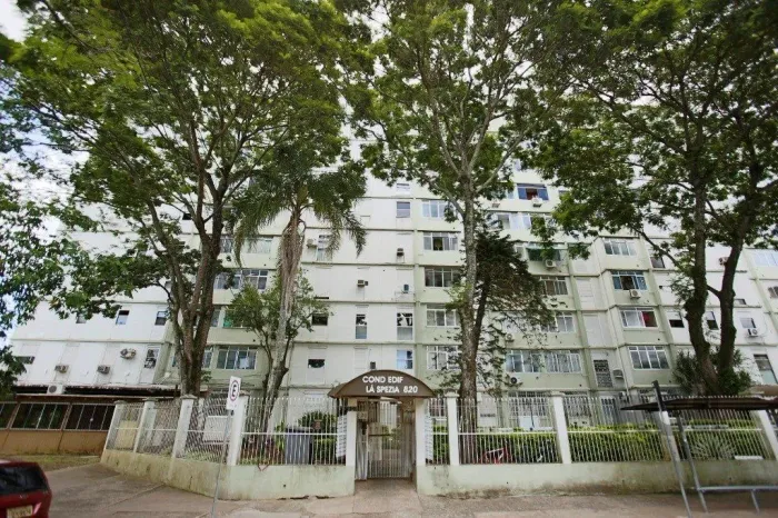 Apartamento a venda, 2 quartos, financiável no bairro Humaitá, Porto Alegre.