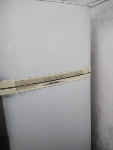 Por 99 reais Geladeira Eletrolux pra retirar de peças ou conserto