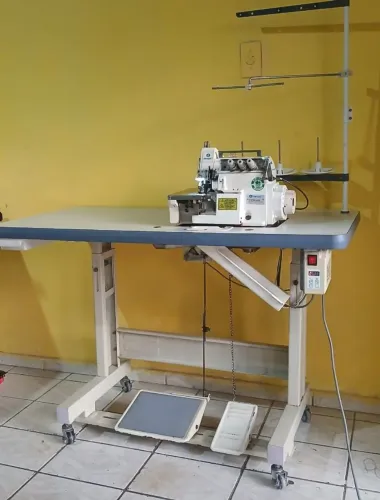 Maquina de costura overlok direct drive