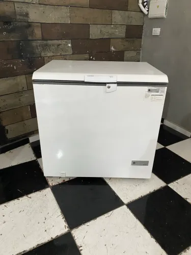 Vendo lindo freezer 01 porta dupla ação original e funcionando 127 volts 311 litros