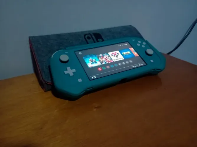 Nintendo Switch Lite - DESBLOQUEADO
