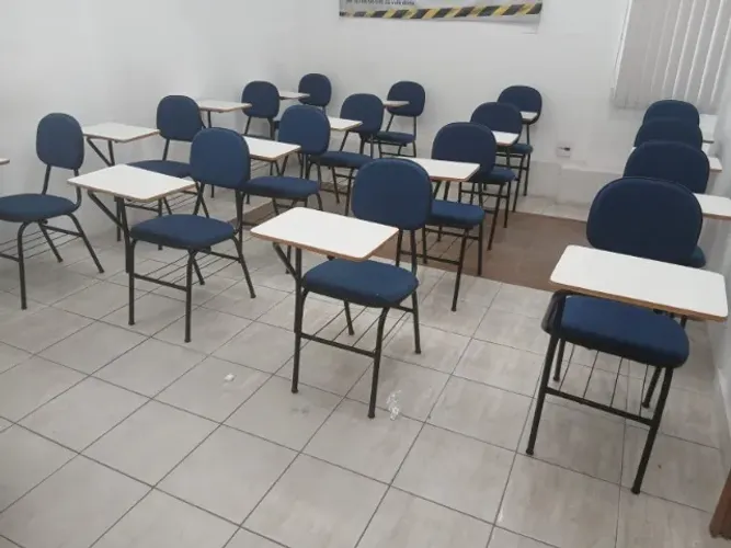 Cadeira estudante.