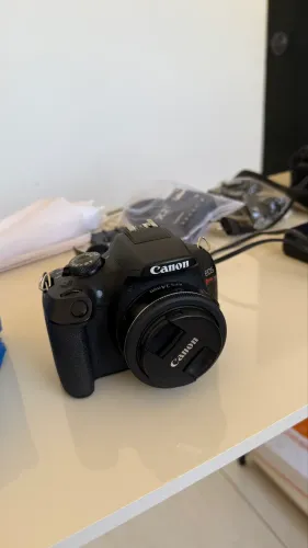 CANON EOS REBEL T7 + KIT PARA FOTOGRAFIA