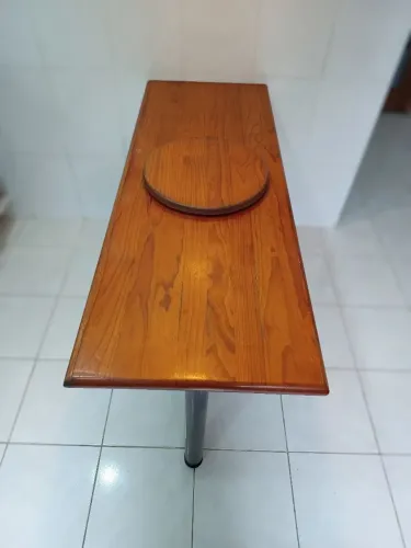 Mesa c/prato giratório.