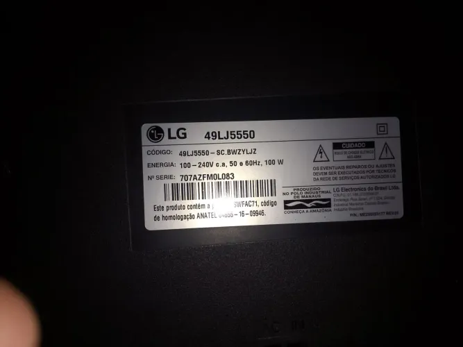 Tv smart 49 LG está com avaria na tela ficou com mancha branca 