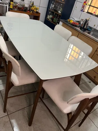 Mesa de jantar 6 lugares com tampo de vidro branco. Exelente