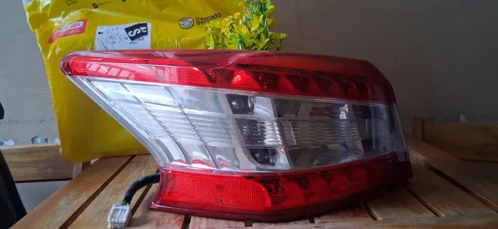 Lanterna esquerda Sentra 2014