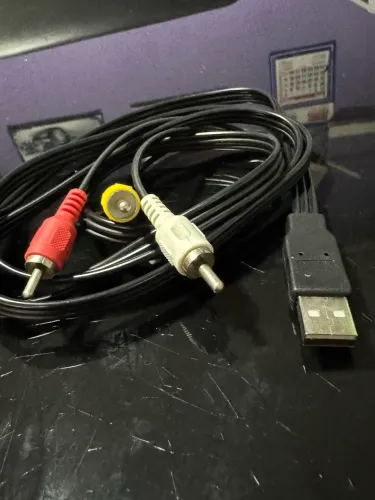 Cabo USB com 3 pontas rca macho para áudio e vídeo com 1,5m na oferta só 20,09