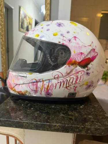 Capacete fechado