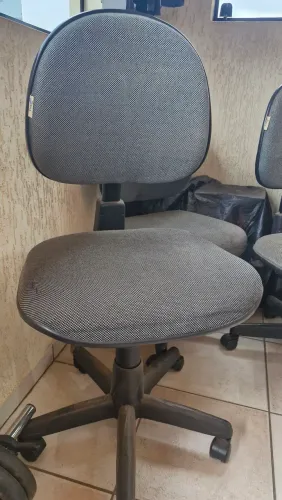 Baixei o preço pra vender logo cadeiras escritorio