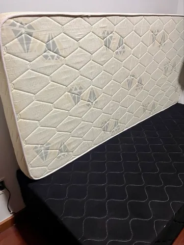 BOTA FORA! Colchão solteiro e box.