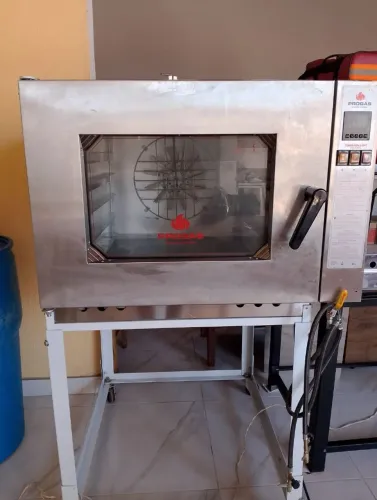 Vendo um forno turbo 5 telas usando somente três vezes