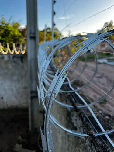 Concertina Galvanizada e Cerca Elétrica