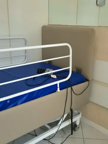 CAMA HOSPITALAR (NERO COMFORT) SEMI NOVA