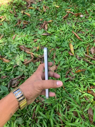 iPhone XR na carcaça do 17