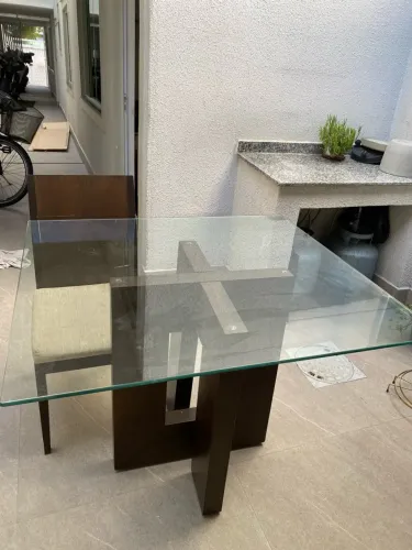 Mesa de 04 cadeiras