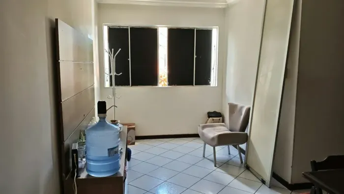 Alugo quarto pra meninas