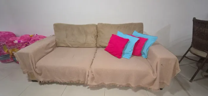 Sofá Delarrara 3 lugares sued bege