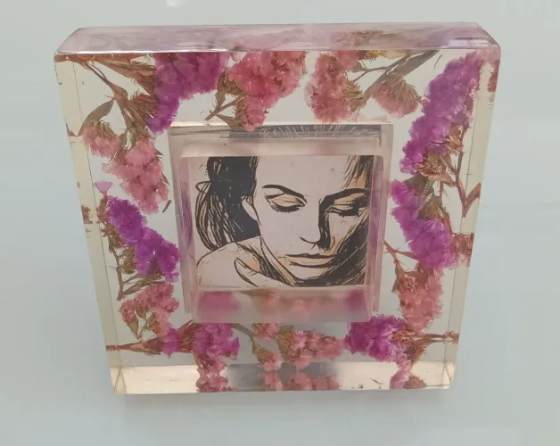 Porta-retrato De Resina Com Flores 14cm