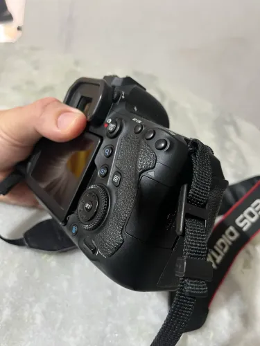 Canon 6d mk2 Full frame. 